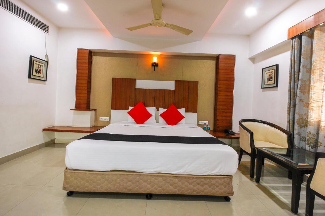 Capital O 66968 Haveli The Landmark Hotel Warangal Buitenkant foto