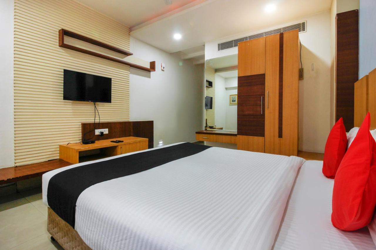 Capital O 66968 Haveli The Landmark Hotel Warangal Buitenkant foto