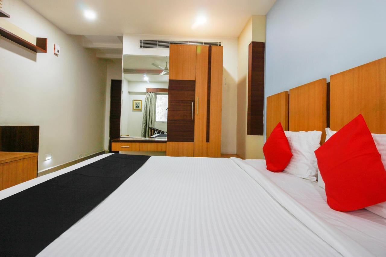 Capital O 66968 Haveli The Landmark Hotel Warangal Buitenkant foto