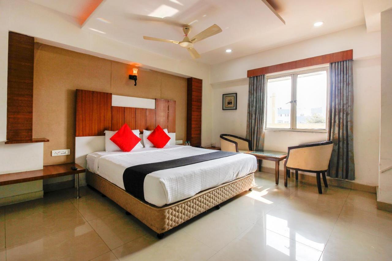 Capital O 66968 Haveli The Landmark Hotel Warangal Buitenkant foto